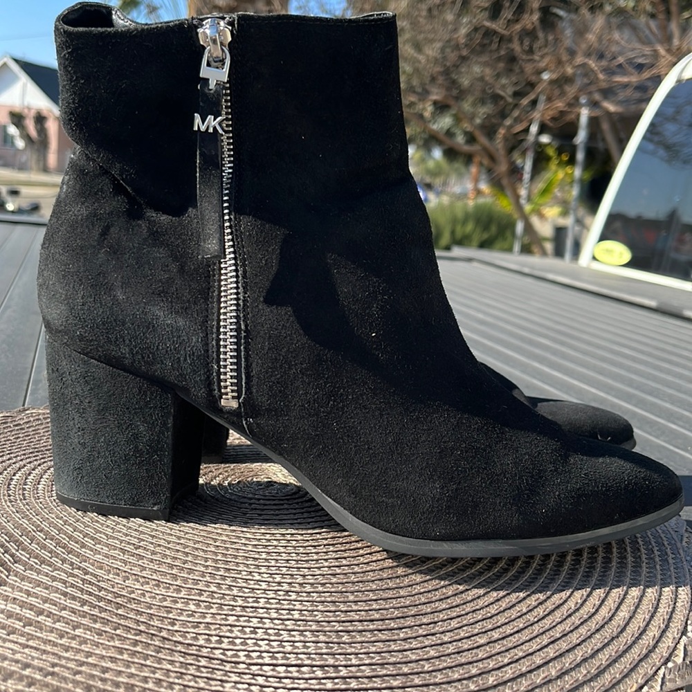 Michael Kor booties size 9 black Suede